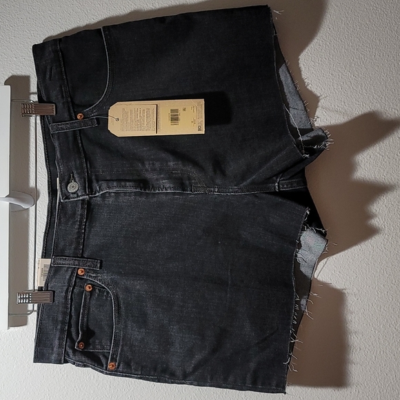 Levi's Pants - 💥HP💥LEVIS HIGH WAIST BLACK DENIM CUTTOFF SHORTS HYPERSOFT DISTRESSED JEANS 18